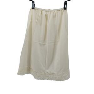 Vintage Movic Star Medium Short Coquette Lace Half Slip USA